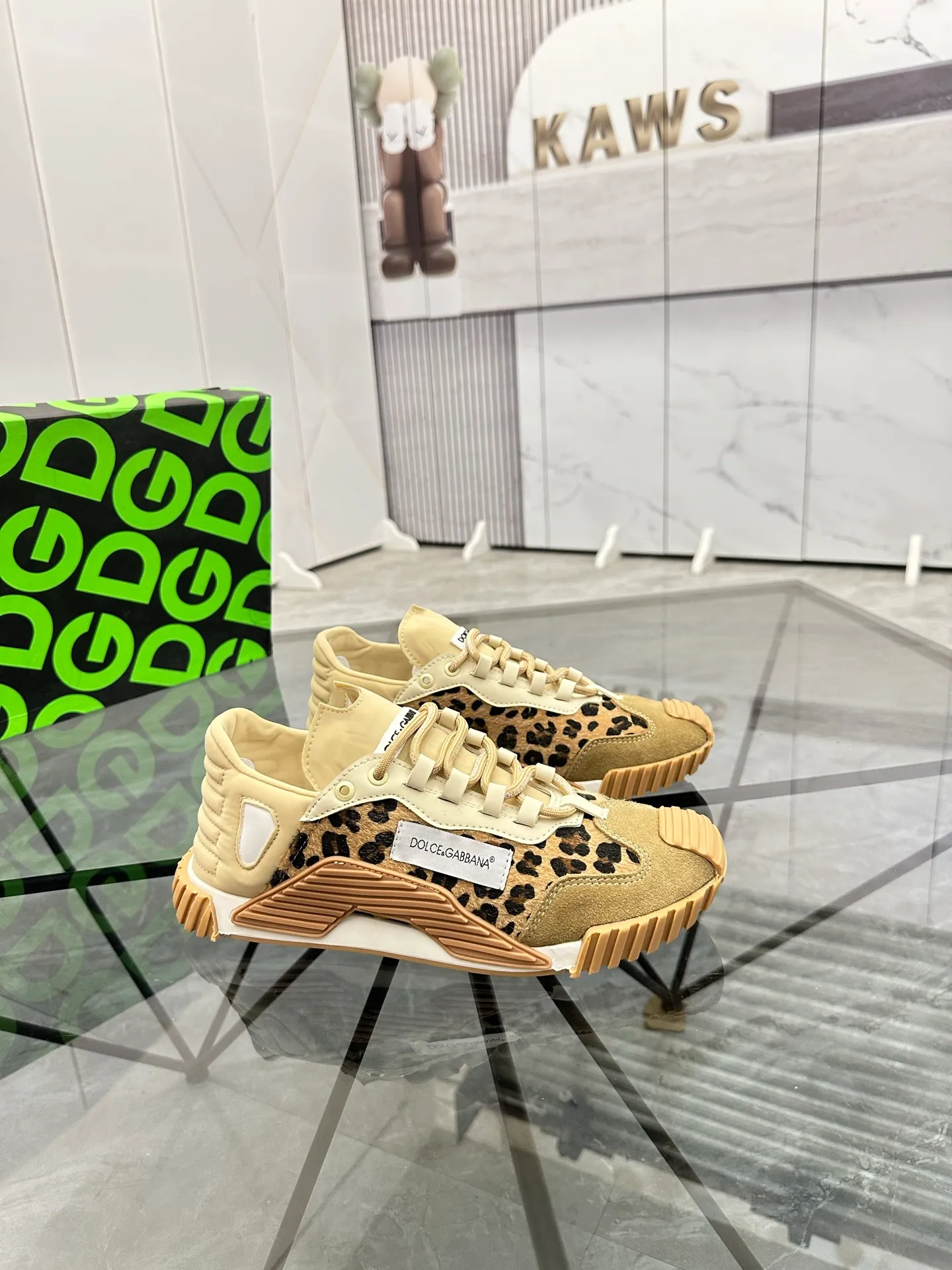 Men's shoes: 💰P480¥ Product trademark: DG "Dolce & Gabbana*" low-cut casual shoes Regular size: 35-45 (can be customized to 46.) Product materials: imported nubuck leather upper spliced ​​with original fabric, breathable lining, original outsole. Number: 803